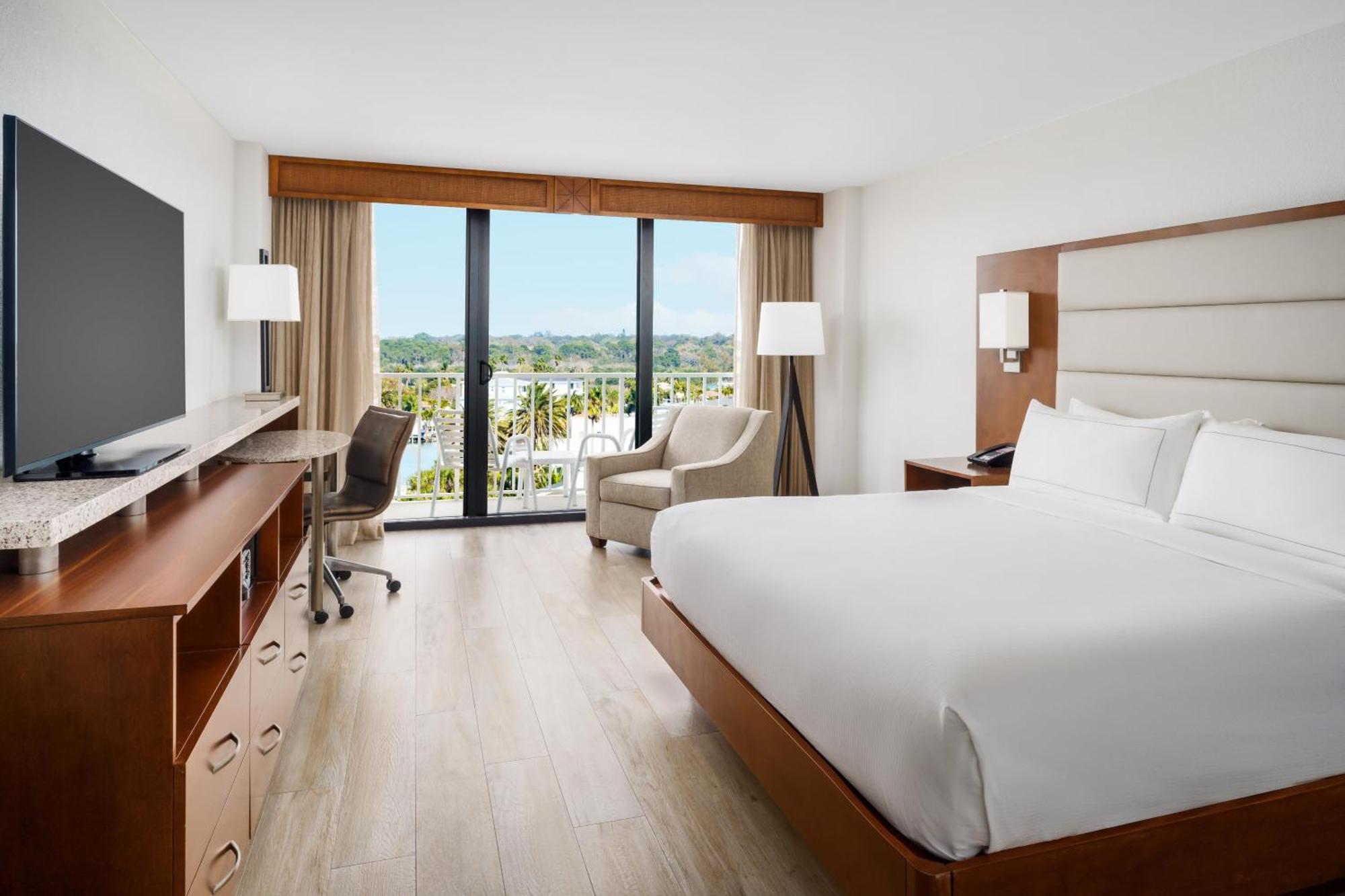 King Room with City View - Top Floor